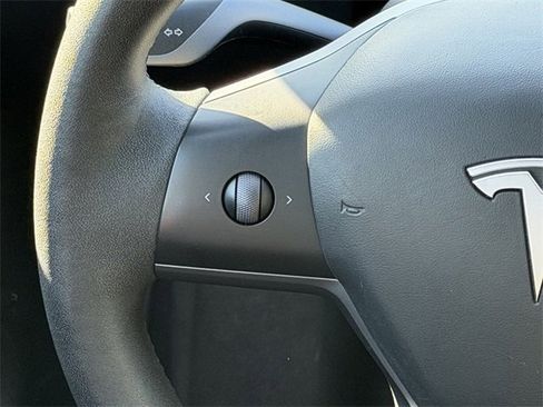 Used 2023 Tesla Model 3 Standard Range image 12
