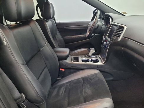 Used 2018 Jeep Grand Cherokee Altitude image 21