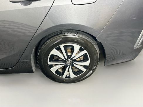 Used 2018 Toyota Prius Prime Premium FWD image 11