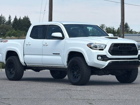 Used 2021 Toyota Tacoma TRD Sport w/ Technology Package AWD/4WD image 9