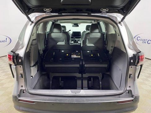 Used 2024 Toyota Sienna XLE image 6