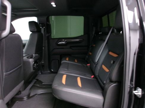 Used 2023 GMC Sierra 1500 AT4 w/ Technology Package AWD/4WD image 10