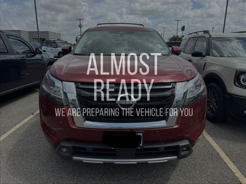 Used 2022 Nissan Pathfinder Platinum w/ Cargo Package FWD image 1