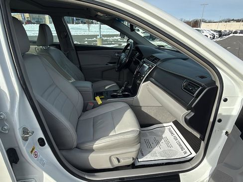 Used 2016 Toyota Camry XLE image 17