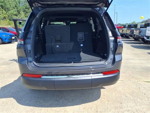 New 2025 Jeep Grand Cherokee L Laredo image 17