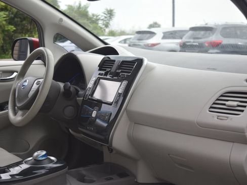 Used 2012 Nissan Leaf SL FWD image 9