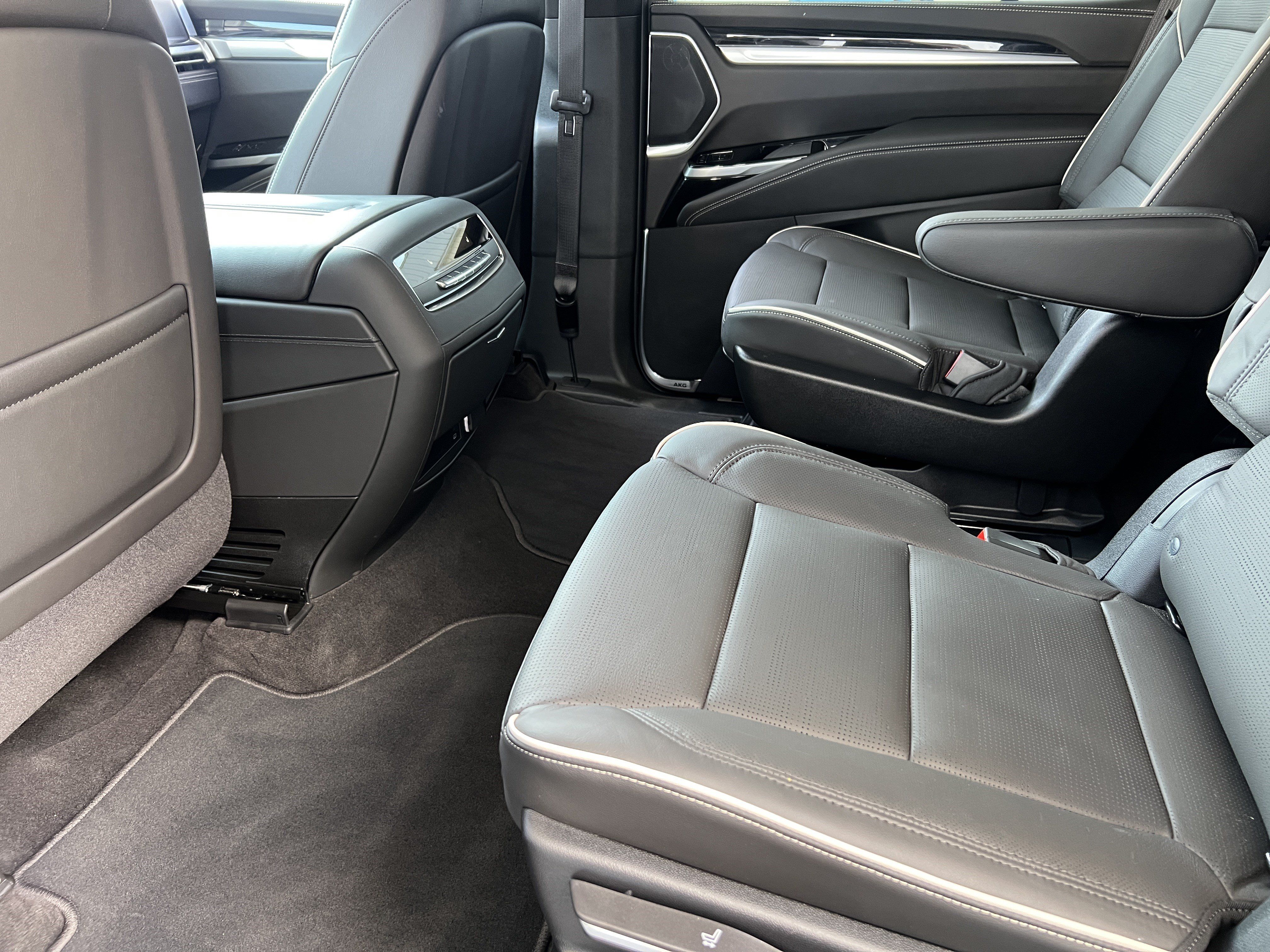 Used 2026 Cadillac Escalade Sport AWD/4WD image 17