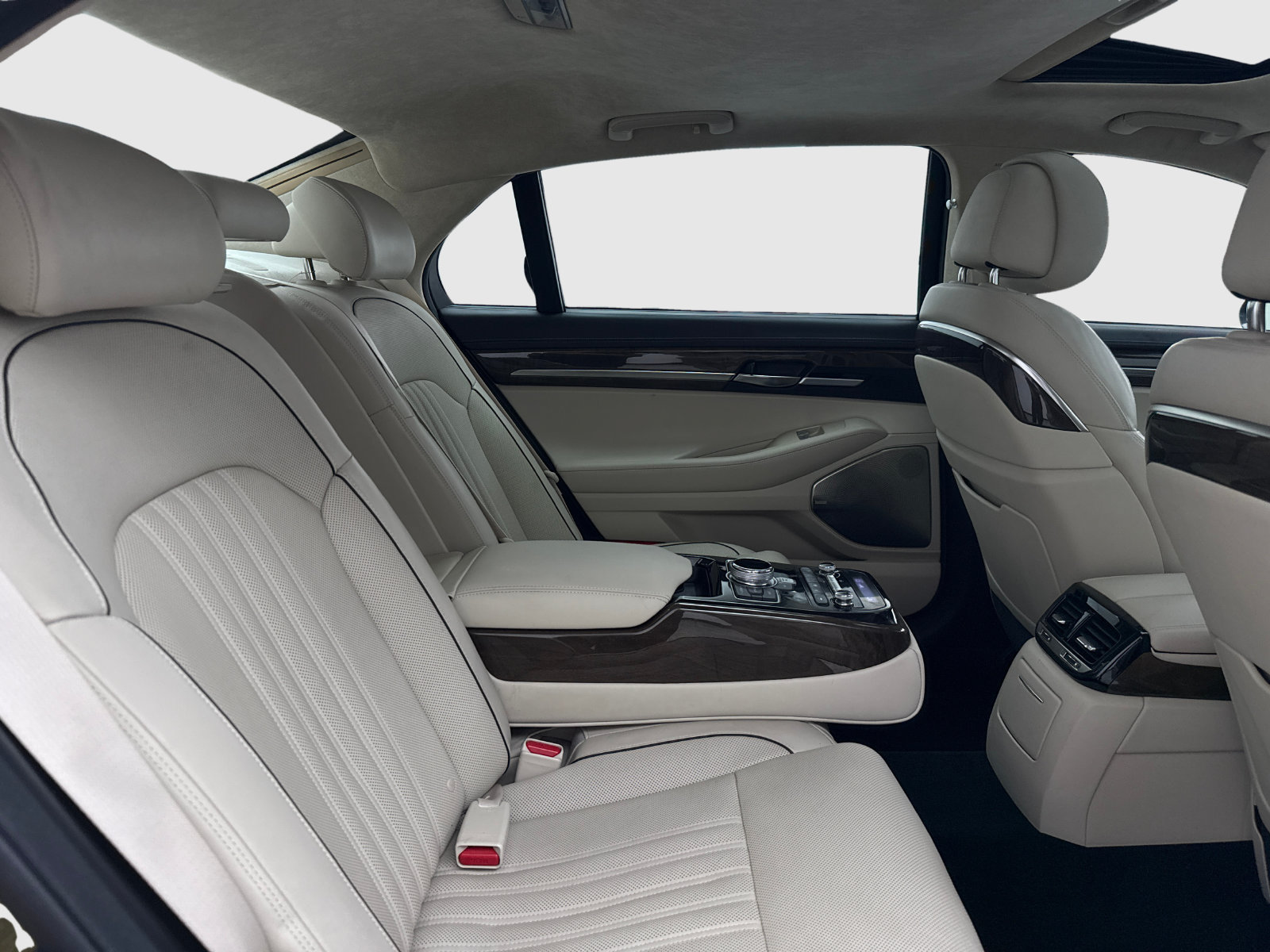 Used 2017 Genesis G90 3.3T Premium RWD image 47