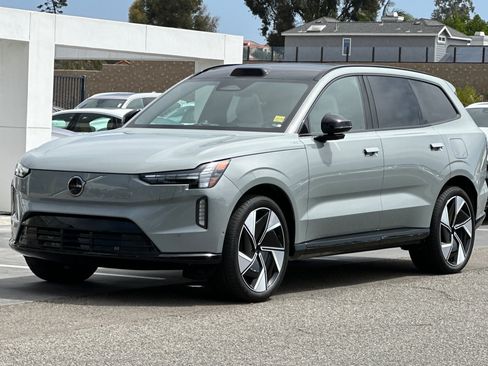 Certified 2025 Volvo EX90 Ultra AWD/4WD image 8