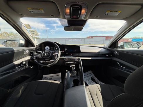 Used 2024 Hyundai Elantra SEL FWD image 10