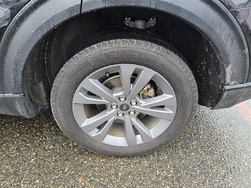 Used 2022 Ford Explorer XLT w/ Equipment Group 202A image 9