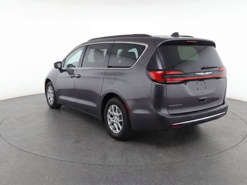 Used 2022 Chrysler Pacifica Touring-L FWD image 3