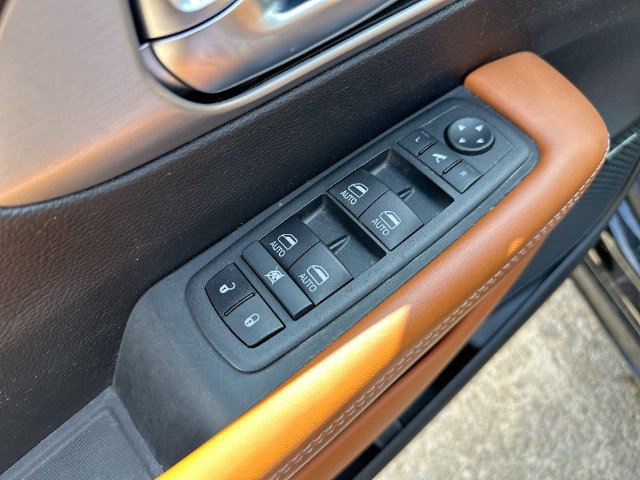 Used 2024 Chrysler Pacifica Pinnacle AWD/4WD image 34