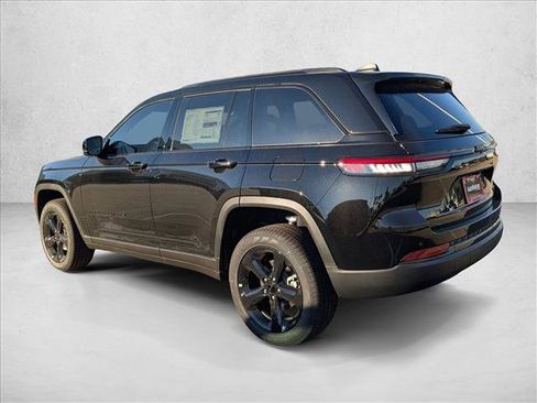 New 2025 Jeep Grand Cherokee Limited w/ Black Appearance Package image 9