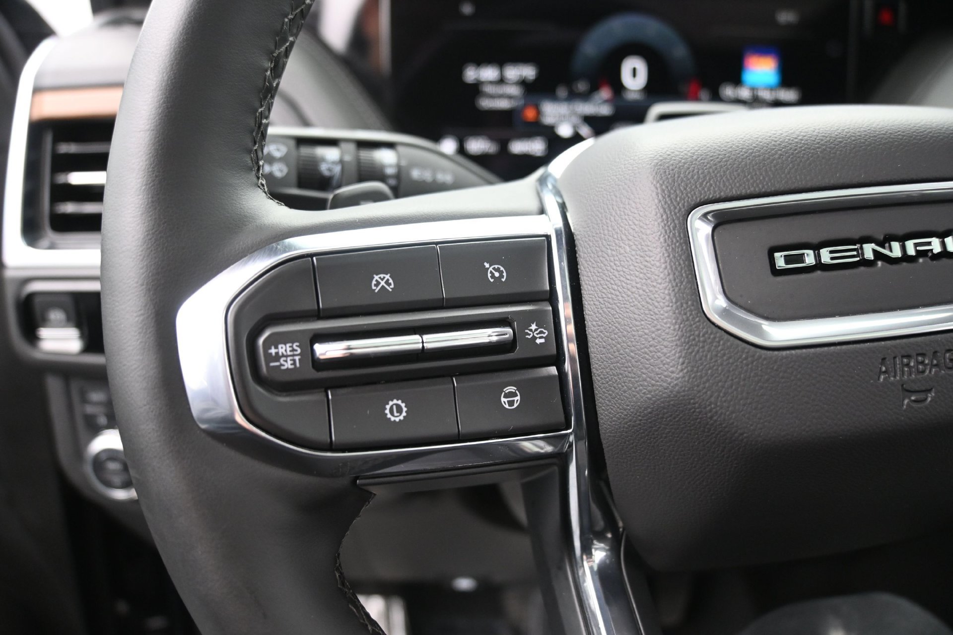 Used 2025 GMC Yukon Denali w/ Denali Reserve Package AWD/4WD image 26