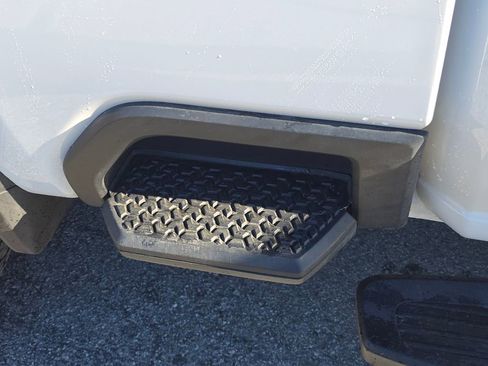 Used 2024 Chevrolet Silverado 2500 LTZ image 13