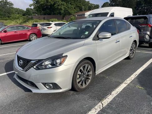 Used 2018 Nissan Sentra SR w/ Technology Package FWD image 5