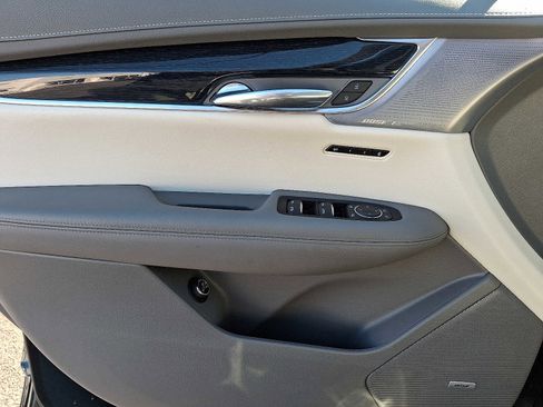Used 2025 Cadillac XT6 Premium Luxury image 12