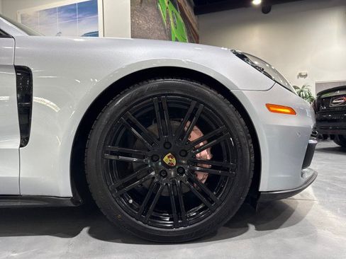 Used 2018 Porsche Panamera 4 AWD/4WD image 30