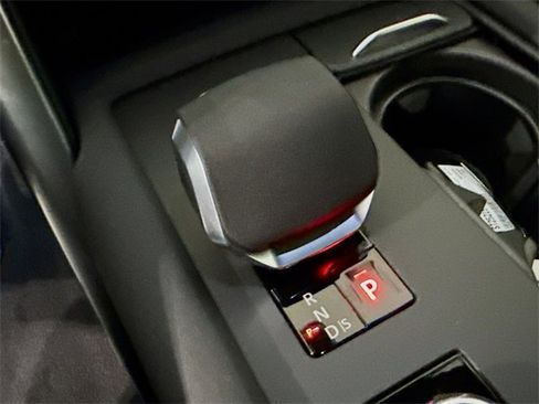 New 2026 Land Rover Discovery Dynamic SE image 19