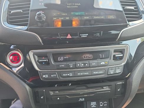 Used 2022 Honda Pilot Touring image 19