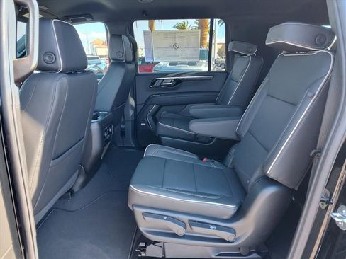 New 2026 Chevrolet Suburban Premier image 7