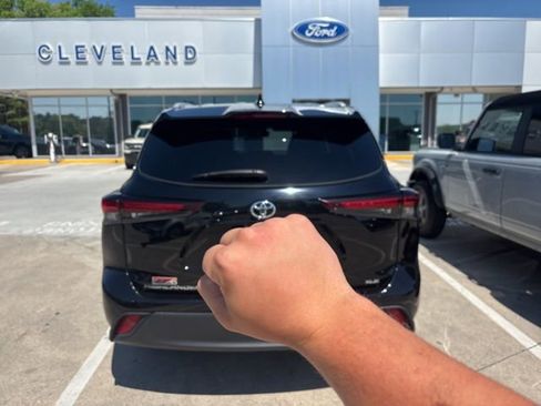 Used 2024 Toyota Highlander XLE image 4