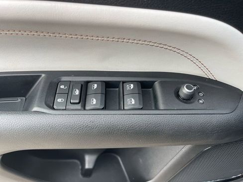 Used 2022 Jeep Compass Limited image 25