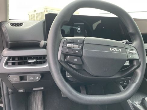 Used 2025 Kia K4 LXS image 33