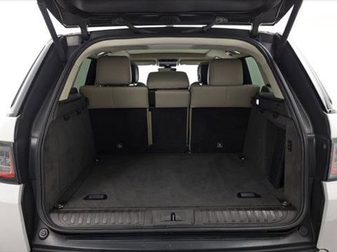 Used 2018 Land Rover Range Rover Sport HSE image 16