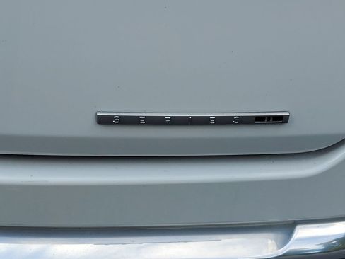 Used 2024 Jeep Wagoneer L Series II RWD image 8