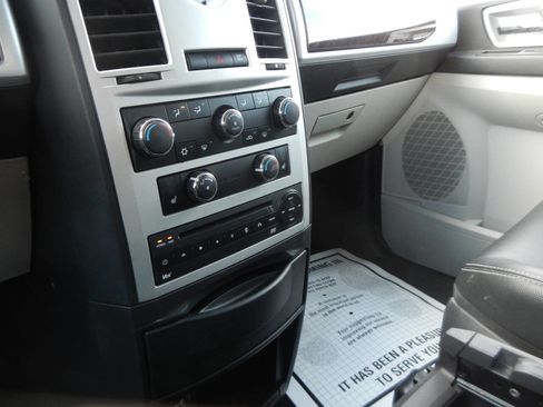 Used 2010 Chrysler Town & Country Touring Plus image 40