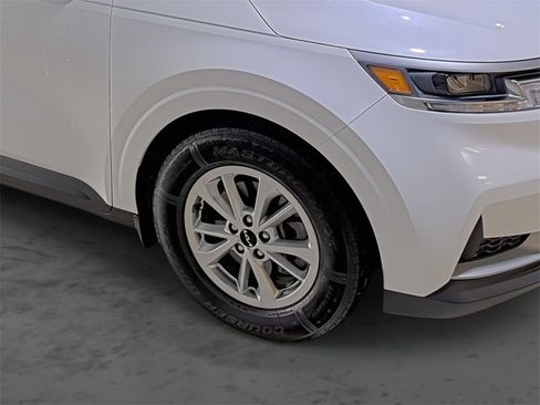 Used 2022 Kia Carnival LX image 14