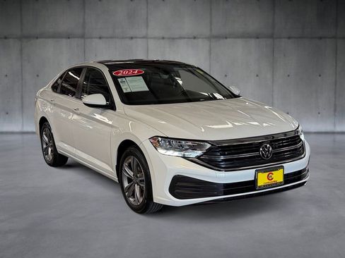 Used 2024 Volkswagen Jetta SE w/ Panoramic Sunroof Package FWD image 7
