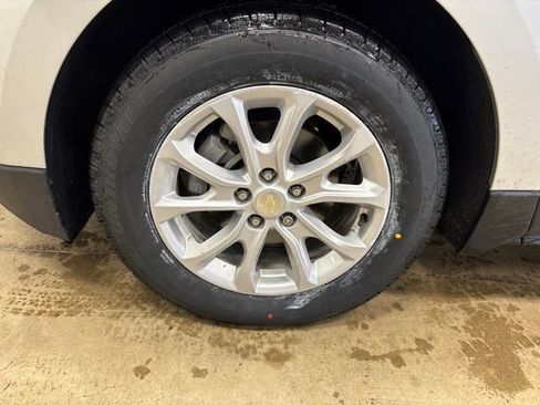 Used 2019 Chevrolet Equinox LT w/ Driver Convenience Package FWD image 11