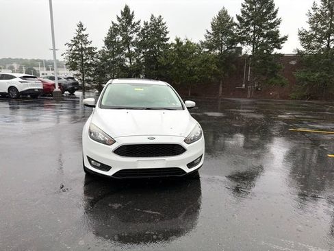 Used 2017 Ford Focus SEL FWD image 2