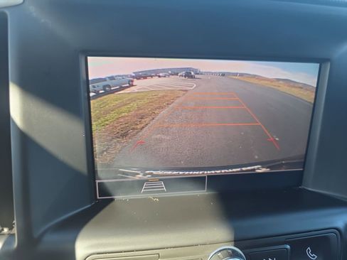 Used 2024 GMC Terrain SLE image 17