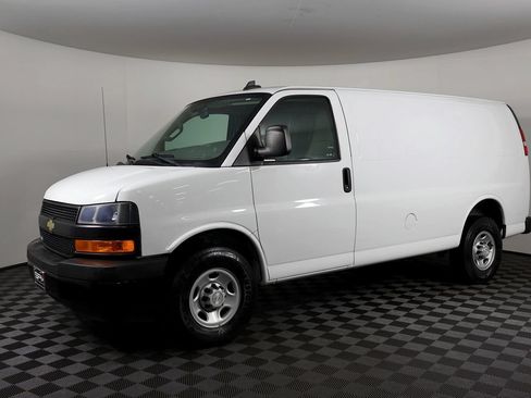 Used 2018 Chevrolet Express 2500 w/ Driver Convenience Package RWD image 46