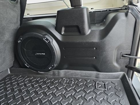 Used 2021 Jeep Wrangler Unlimited Rubicon AWD/4WD image 17