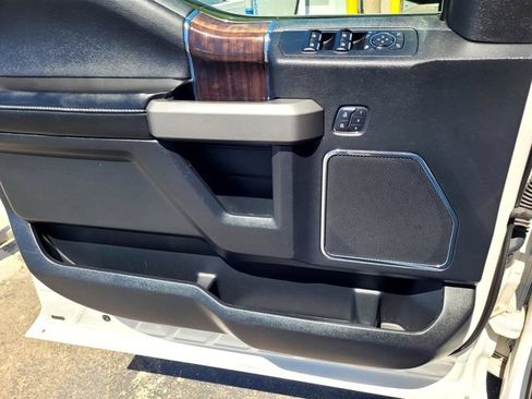 Used 2015 Ford F150 Platinum w/ Equipment Group 701A Luxury RWD image 14