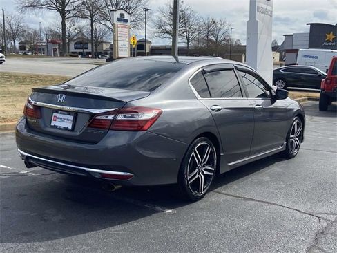 Used 2017 Honda Accord Sport image 7