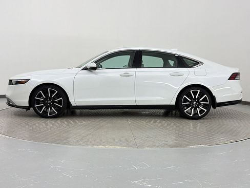 Used 2023 Honda Accord Touring image 2