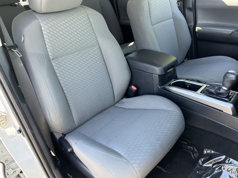 Used 2020 Toyota Tacoma SR5 RWD image 8