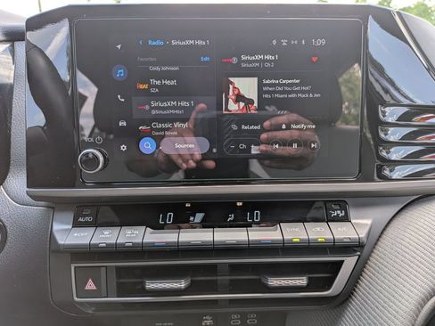 Used 2025 Toyota Camry SE FWD image 18