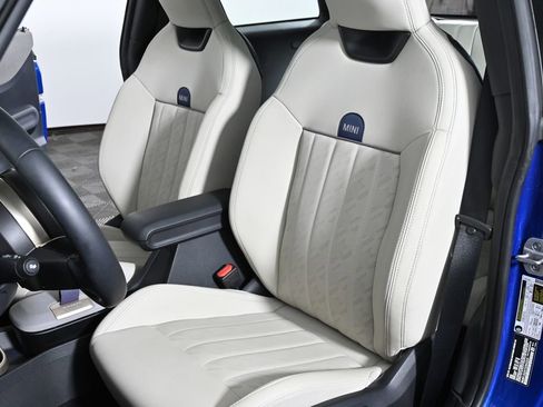 Certified 2025 MINI Cooper 2-Door Hardtop image 26