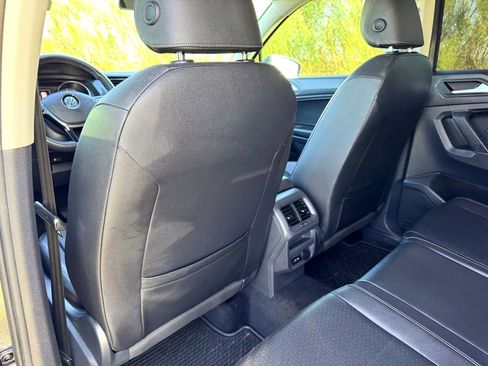 Used 2020 Volkswagen Tiguan SE image 18