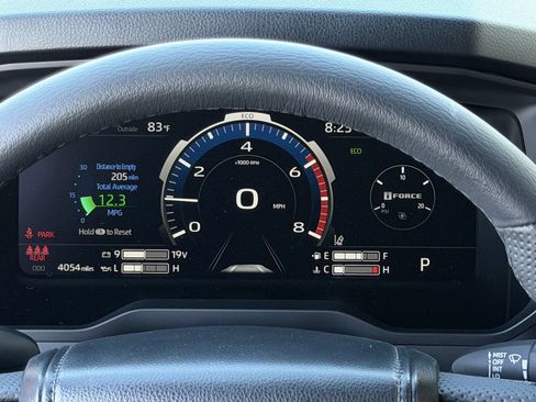 Used 2026 Toyota Tundra Limited AWD/4WD image 17