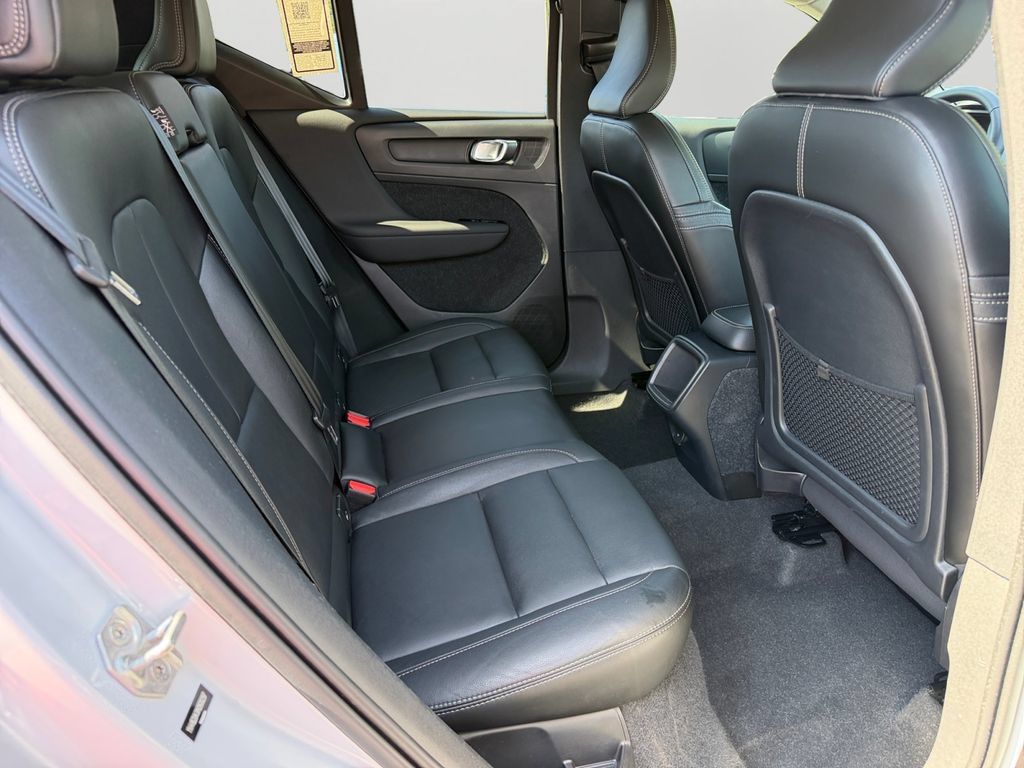 Used 2021 Volvo XC40 T5 Momentum AWD/4WD image 9