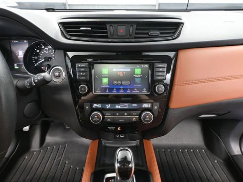 Used 2018 Nissan Rogue AWD image 31