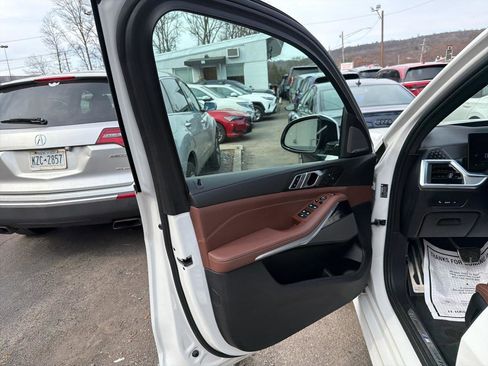 Used 2024 BMW X5 xDrive40i w/ M Sport Package image 17